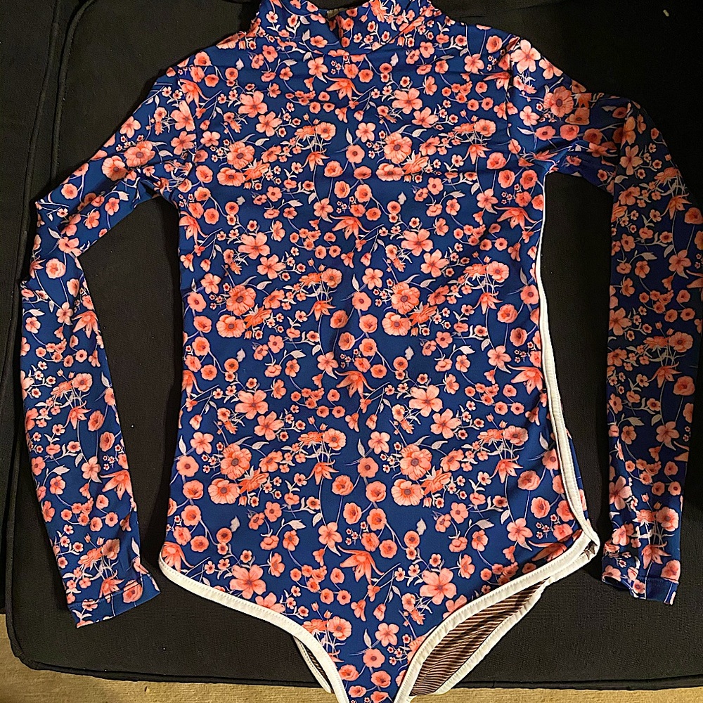 🌺SOLD🌺 Acacia poppy ehukai rash guard swimsuit